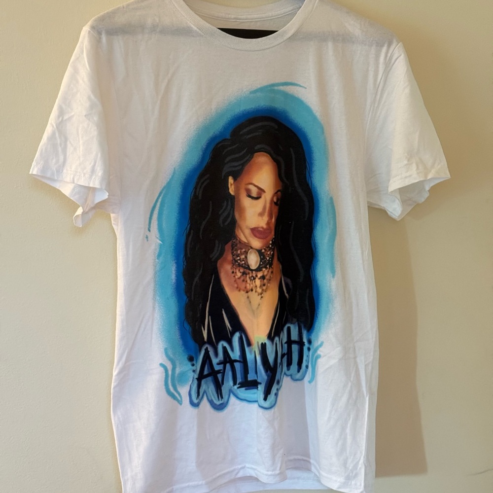 Unisex- Aaliyah - White Graphic T-Shirt with Blue and Black Design - Size Small